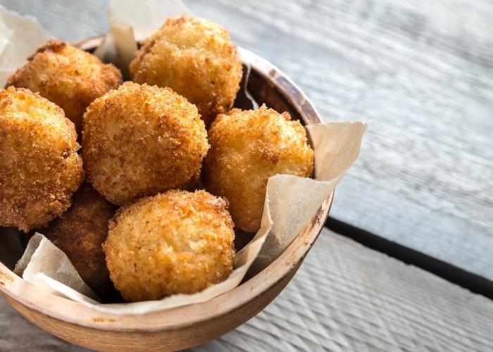 como dar liga no bolinho de arroz