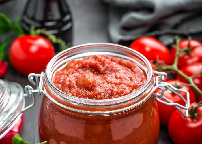 Como temperar o molho de tomate