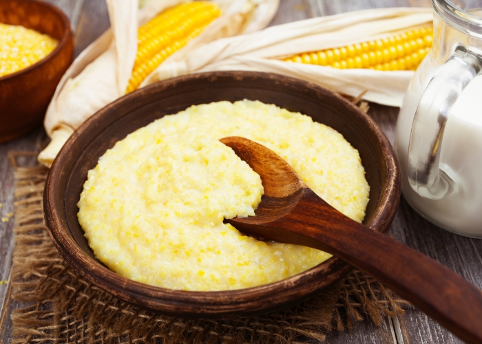 Polenta é feita de que