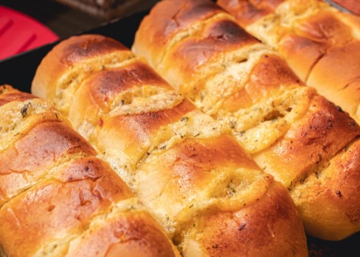 Tempo para assar pão de alho no forno