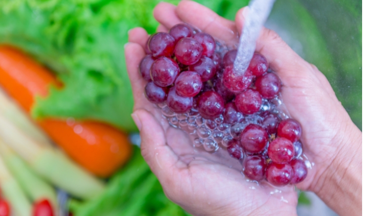 melhor forma de lavar uvas antes de consumir