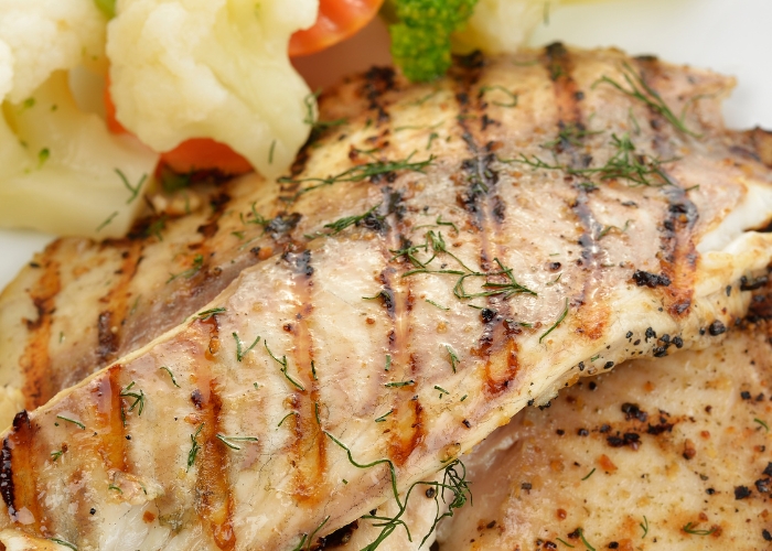 Como temperar peixe para grelhar