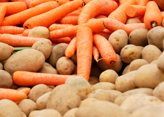 Pode cozinhar cenoura e batata juntas