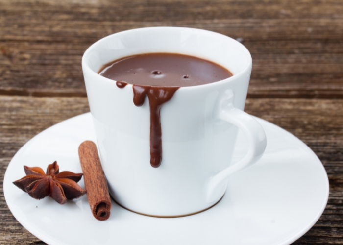 Chocolate quente simples com farinha de trigo