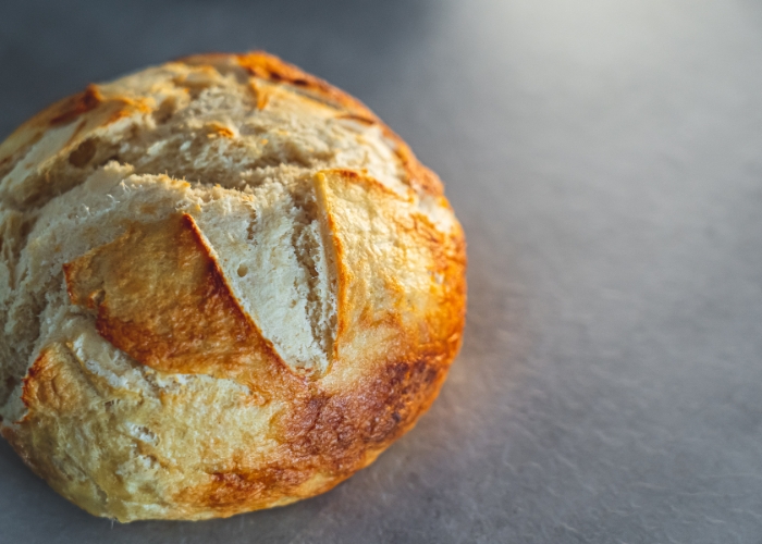 Farinha de trigo com fermento serve para fazer pão caseiro