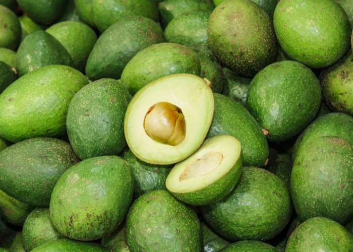 abacate com fiapo dentro pode comer