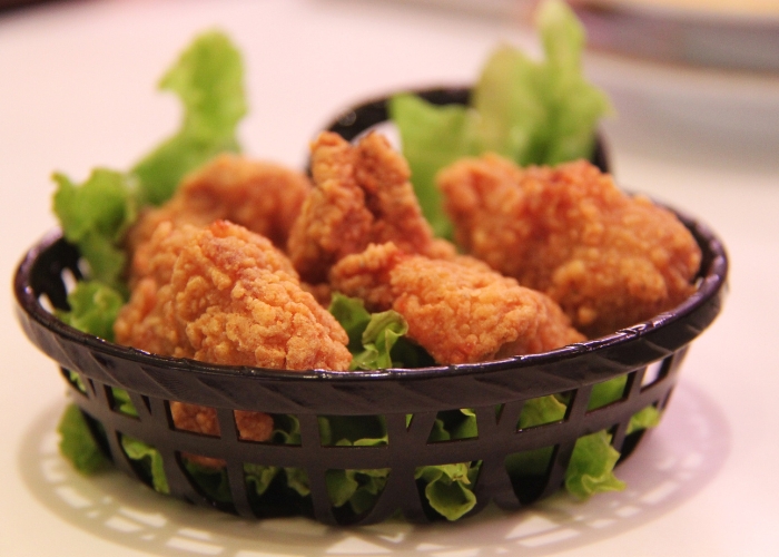 Frango frito com maionese e farinha de trigo