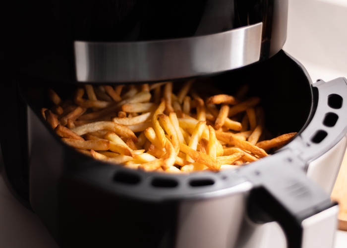 Como salvar batata frita murcha na airfryer, na frigideira e no