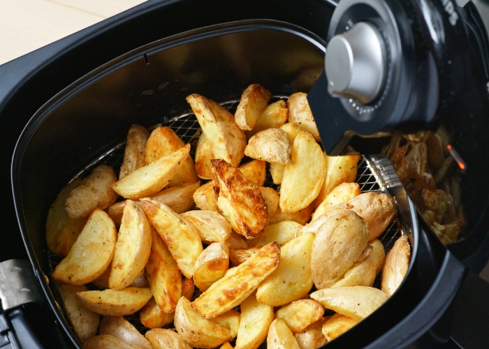 Batata na airfryer precisa cozinhar