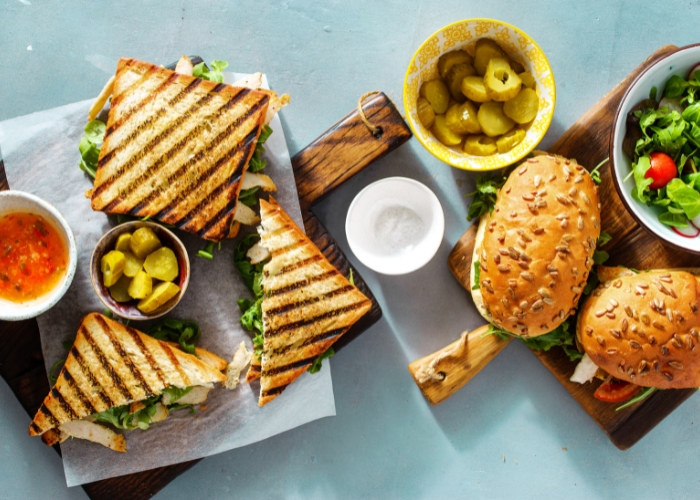 opções de lanches para noite com amigos