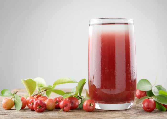 Suco de acerola combina com qual fruta