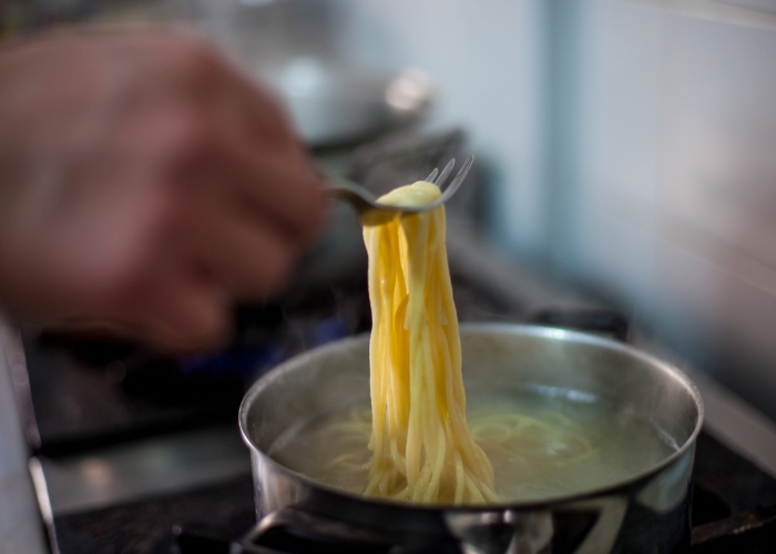 Como temperar macarrão sem molho de tomate