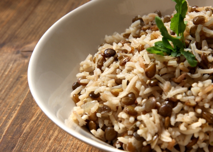 Pode cozinhar a lentilha junto com o arroz