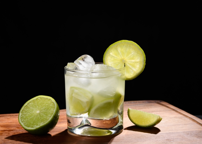 Quantidade de cachaça para caipirinha para 100 pessoas