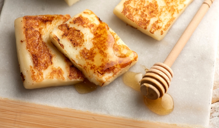 Como assar queijo coalho na frigideira