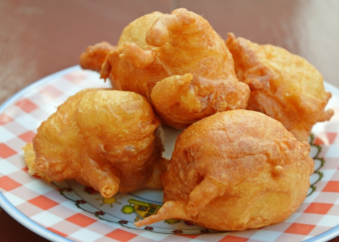 O que fazer para o bolinho de chuva não ficar cru por dentro