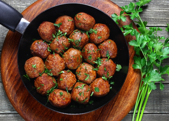 Almôndega com farinha de mandioca