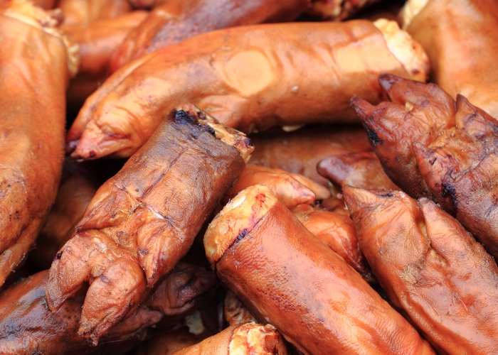 Como cozinhar pé de porco no feijão