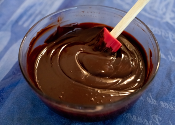 Qual a proporção de chocolate e creme de leite para ganache