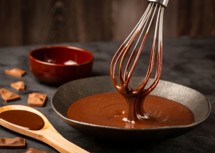 Qual a quantidade de chocolate e creme de leite para ganache