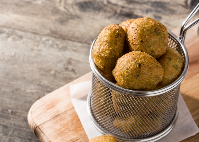 Por que o bolinho de bacalhau desmancha ao fritar