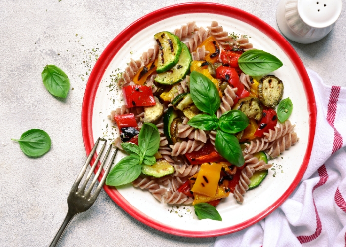 Qual salada combina com macarronada